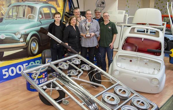 Bild Techno-Classica Essen 2015 - prämierter Clubstand Fiat 500 Forum
