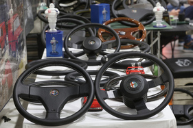 Teilehandel - modernere Lenkräder - 42. Auto e Moto d'Epoca 2025
