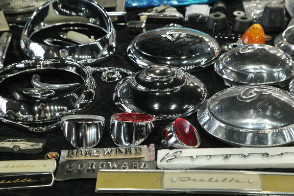 Teilemarkt - Radkappen und Schriftzüge - Bremen Classic Motorshow 2019