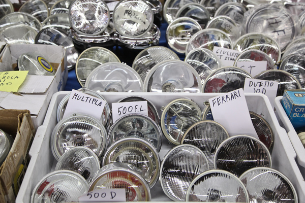 Teilemarkt - Scheinwerfer (Techno Classica 2017)