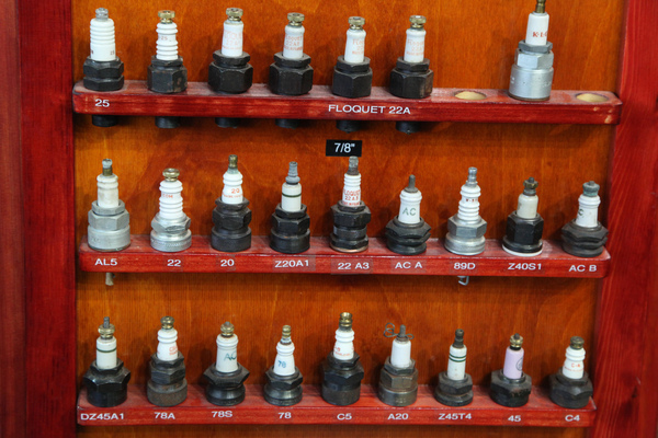 Teilemarkt - Zündkerzen - Bremen Classic Motorshow 2019