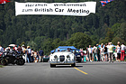 Teilnehmer werden mit einem grossen Plakat begrüsst, der Jaguar XK 140 aber ist auf dem Heimweg - British Car Meeting in Mollis am 28. August 2016