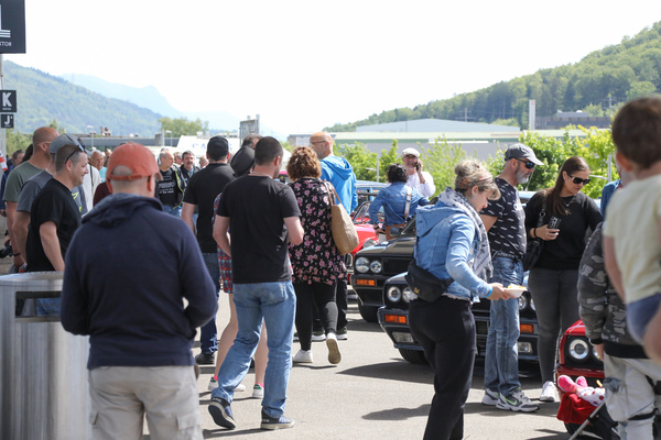 Bild: Teilweise musste man sich durch sehr viele Besucher durchschlängeln - 5. Old Wheels Biel/Bienne 2024