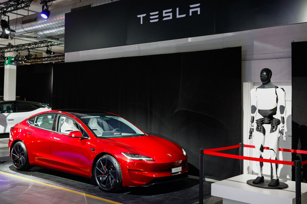 Tesla Model 3 (2025) - mit Roboter - 38. Auto Zürich 2025