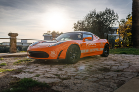 Tesla Roadster (2010) - als Lot 276 angeboten an der Bonhams Les Grandes Marques du Monde au Grand Palais Paris Versteigerung am 3. Februar 2022