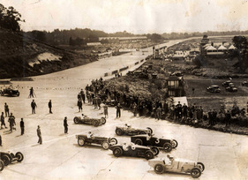Teststrecke Brooklands – Der Start des ersten britischen Grand Prix 1926 Teststrecke Brooklands – Der Start des ersten britischen Grand Prix 1926