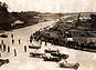 Teststrecke Brooklands – Der Start des ersten britischen Grand Prix 1926 (© Brooklands Museum, 1926) Teststrecke Brooklands – Der Start des ersten britischen Grand Prix 1926 (© Brooklands Museum, 1926)