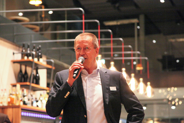 Image: Thomas Meister during his speech at the opening of the Autohalle Andelfingen