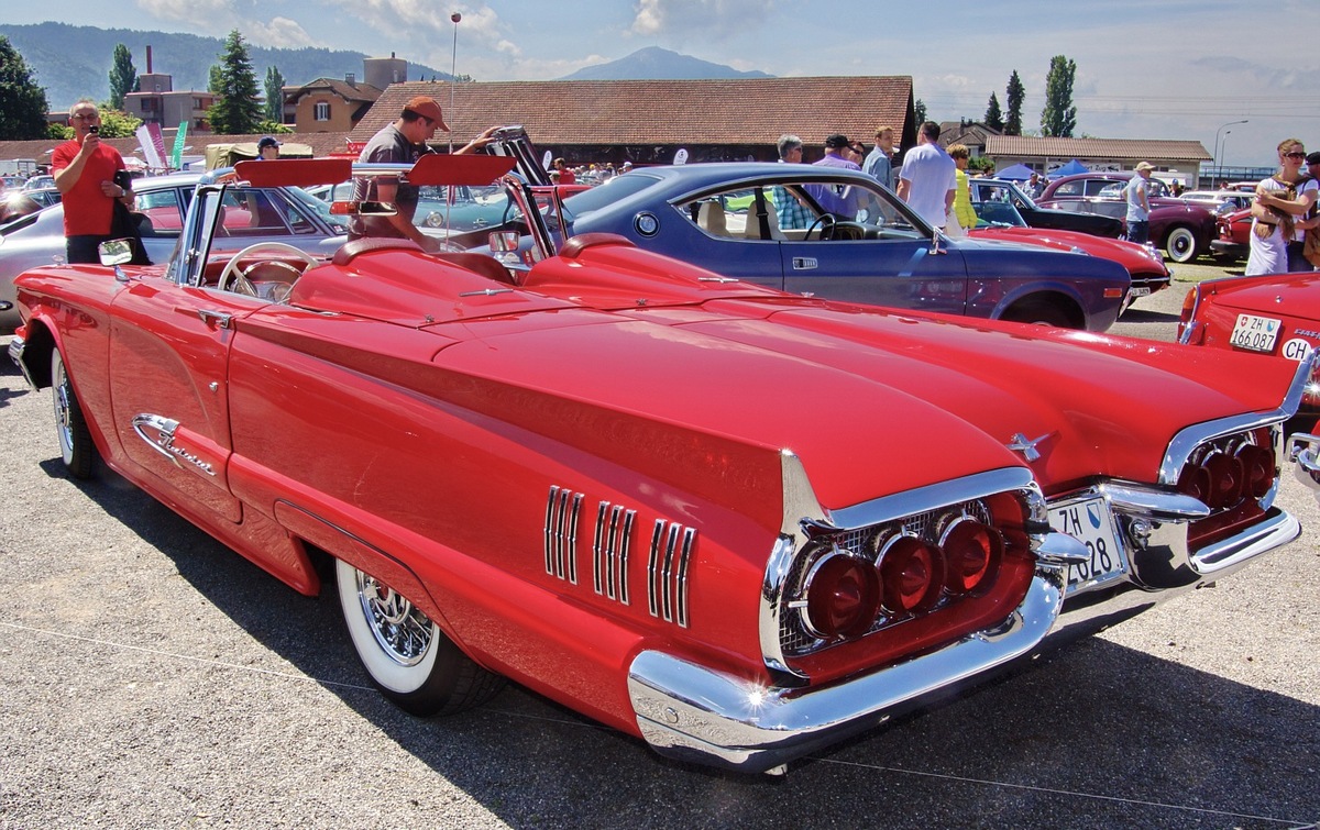Thunderbird with tail fin