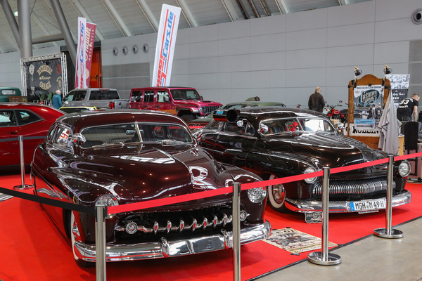 Tiefer, flacher, reizvoller? Umgebaute US-Cars im Paarlauf - 24. Retro Classics Stuttgart 2025
