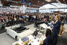 Bild Till Rosenkranz bei der Versteigerung - Motorworld Classics Bodensee 2019