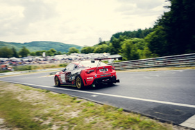 Tim Schrick mit seinem Auto in Action