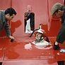 Bild: Tino Brambilla testet den brandneuen Ferrari 312P im Jahr 1969 im Autodromo Nazionale von Monza als Vorbereitung des Le-Mans-Einsatzes, unterstützt von Michael Parkes und Stefano Iacoponi