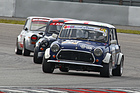 Toller Dreikampf bei den Zwergen - An der Front ein Leyland Mini Cooper (1975) mit Startnummer 216 - Kampf der Zwerge - Nürburgring Classic 2019