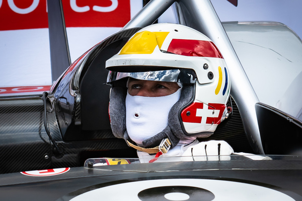 Tom Kristensen wartet auf seinen Einsatz - 31. Goodwood Festival of Speed 2024