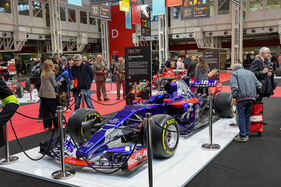 Toro Rosso STR12 (2017) - hier sieht man erst, wie gross die modernen F1-Wagen geworden sind - F1 an der 42. Auto e Moto d'Epoca 2025