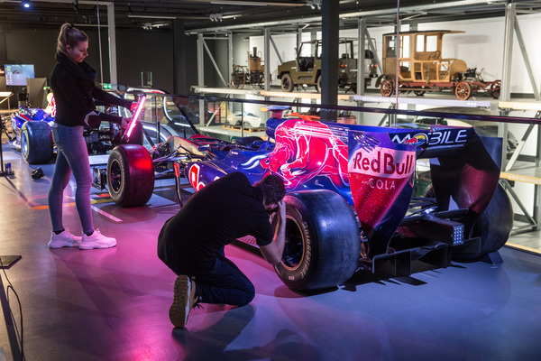 Bild: Toro Rosso STR5 (2010) – Im Verkehrshaus Luzern