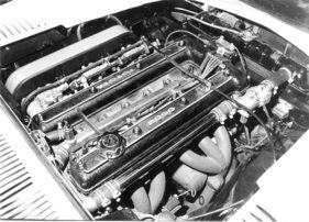 Toyota 2000 GT (1967) - obenliegende Nockenwelle und 150 DIN-PS - man beachte die soginierte Detailfertigung - Genfer Autosalon 1967