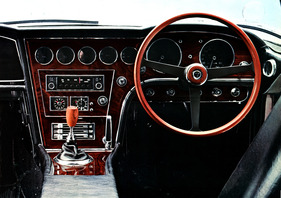 Toyota 2000 GT (1968) - Interieur - Abbildung aus japanischem Verkaufsprospekt 1968