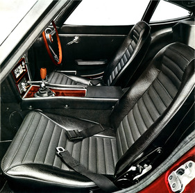 Toyota 2000 GT (1968) - Interieur mit Sitzen - Abbildung aus japanischem Verkaufsprospekt 1968