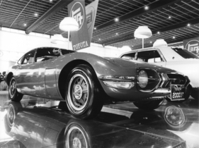 Toyota 2000 GT (1968) - das dunkle Coupé am Salon Tokyo 1968