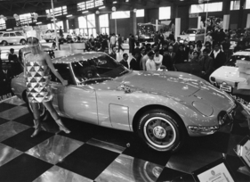 Toyota 2000 GT (1968) - die Serienversion am Salon in Tokyo 1968