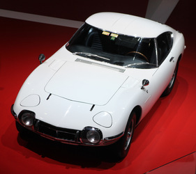 Toyota 2000 GT (1968) - zusammen mit den neuen GT 86 am Genfer Automobilsalon 2012
