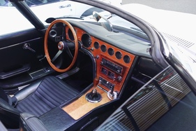 Toyota 2000 GT Targa (1968) – Cockpit – Sonderausstellung "Big in Japan" in der Autoworld Brüssel