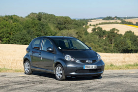 Toyota Aygo 1.0 VVT-i Confort (2006) - Lot 236 an der Artcurial „Automobiles sur les Champs" Versteigerung 2024