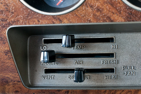 Toyota Celica 1600 ST (1972) - Beschriftung der Heizungsanlage in Englisch