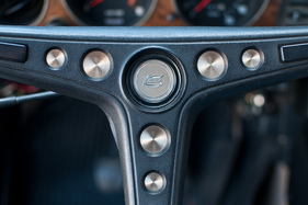 Toyota Celica 1600 ST (1972) - das Celica-Zeichen in der Lenkradnabe