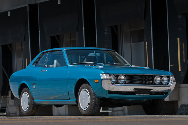 Toyota Celica 1600 ST (1972) - der Kühlergrill besteht aus Kunststoff, was als Verkaufsvorteil angepriesen wurde