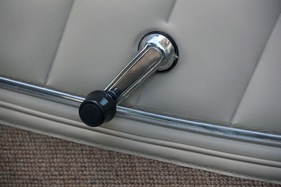 Toyota Celica 1600 ST (1972) - die Fenster werden natürlich per Kurbel gesenkt und angehoben