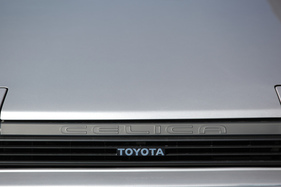 Toyota Celica 2.0 GT Liftback (1989) - Schriftzüge auf der Front