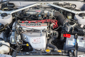 Toyota Celica 2.0 GT Liftback (1989) - quer eingebauter 16-Ventil-Zweilitermotor