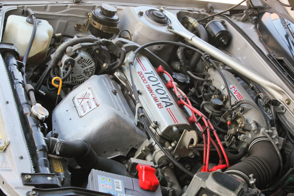 Toyota Celica 2.0 GT Liftback (1989) - quer eingebauter Frontmotor