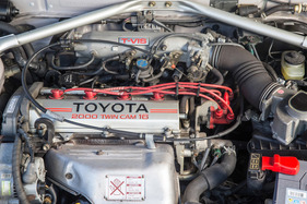 Toyota Celica 2.0 GT Liftback (1989) - zwei obenliegende Nockenwellen für den Zweiliter-Reihenmotor