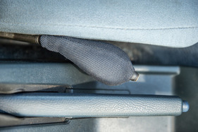 Toyota Celica Supra 2.8i (1983) - Blasbalg für Sitzlehnenverstellung