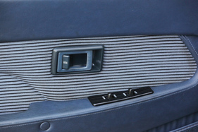 Toyota Celica Supra 2.8i (1983) - Seitenverkleidung links mit Schalter für die Scheiben links und rechts