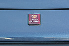 Toyota Celica Supra 2.8i (1983) - Supra-Zeichen auf der Motorhaube