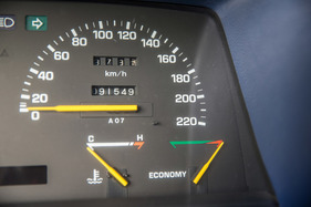 Toyota Celica Supra 2.8i (1983) - Tacho bis 220 km/h und Economy-Anzeige