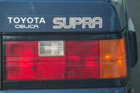 Toyota Celica Supra 2.8i (1983) - Typenbeschriftung auf dem Heck