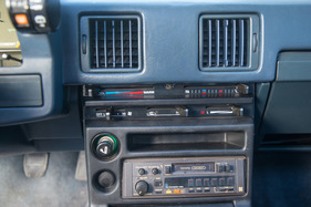 Toyota Celica Supra 2.8i (1983) - mit Original-Toyota-Radio