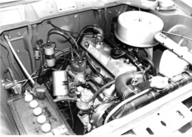 Toyota Corolla 1100 (1967) - Blick in den Motorraum