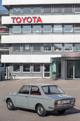 Toyota Corolla 1100 (1968) - Heckansicht der frühen zweitürigen Limousine