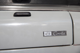 Toyota Corolla 1100 (1968) - auch im Innern weiss man, worin man sitzt