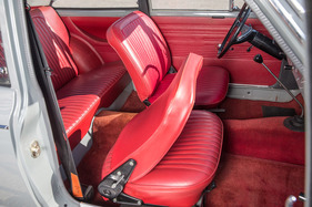 Toyota Corolla 1100 (1968) - der Einstieg nach hinten erfordert Gelenkigkeit