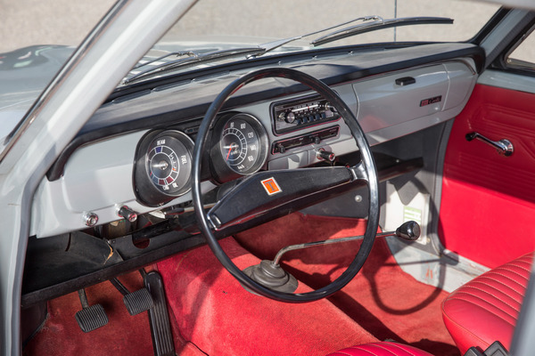 Toyota Corolla 1100 (1968) - lackiertes Armaturenbrett