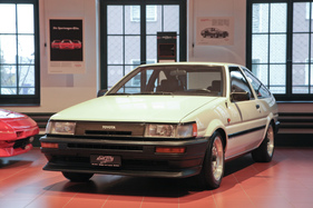 Toyota Corolla 1600 GTI (1987) - sportliches Coupé mit Sechzehnventil-Vierzylinder mit Heckantrieb - 50 Jahre Toyota Schweiz Sonderschau