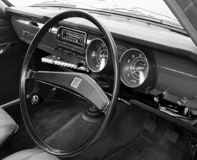 Toyota Corolla (1966) - Blick ins Cockpit der ersten Generation